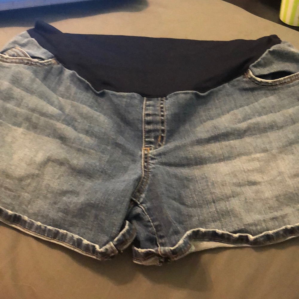 Liz Lange maternity shorts